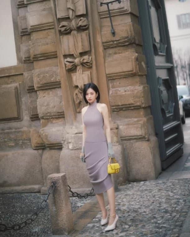 В интернете завирусились фотографии Юджин из IVE в потрясающем платье для "Fendi"