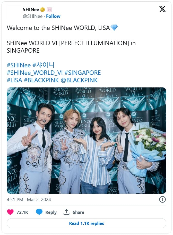 Лиса из BLACKPINK демонстрирует поддержку SHINee во время их концерта в Сингапуре