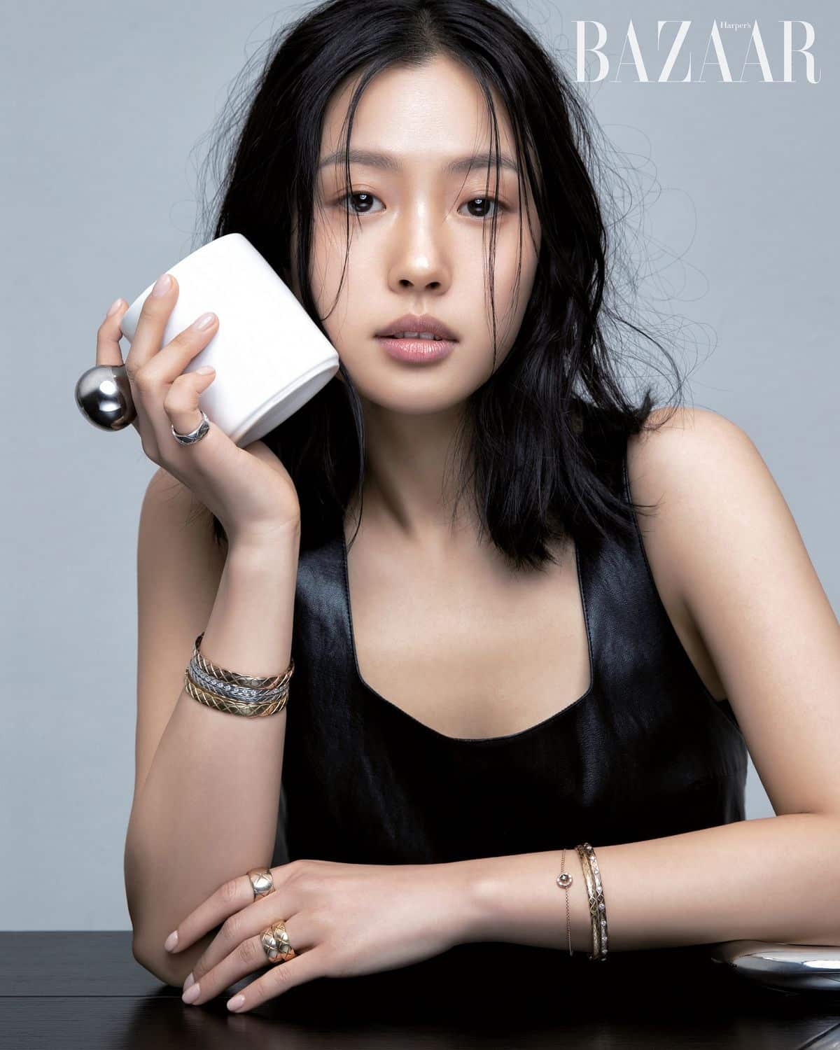 Го Мин Ши демонстрирует невинную красоту в фотосессии для Harper's Bazaar