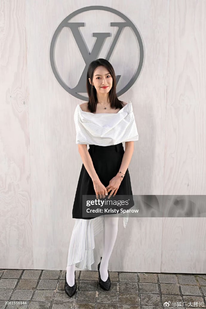 Китайские актрисы на показе Louis Vuitton в Париже