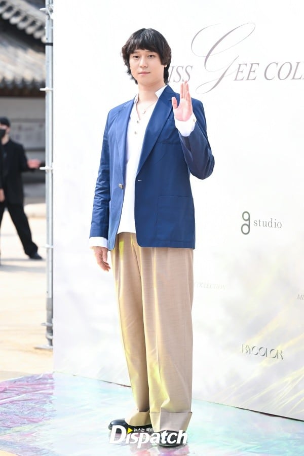 Актёр Го Кён Пё привлёк внимание изменившейся внешностью