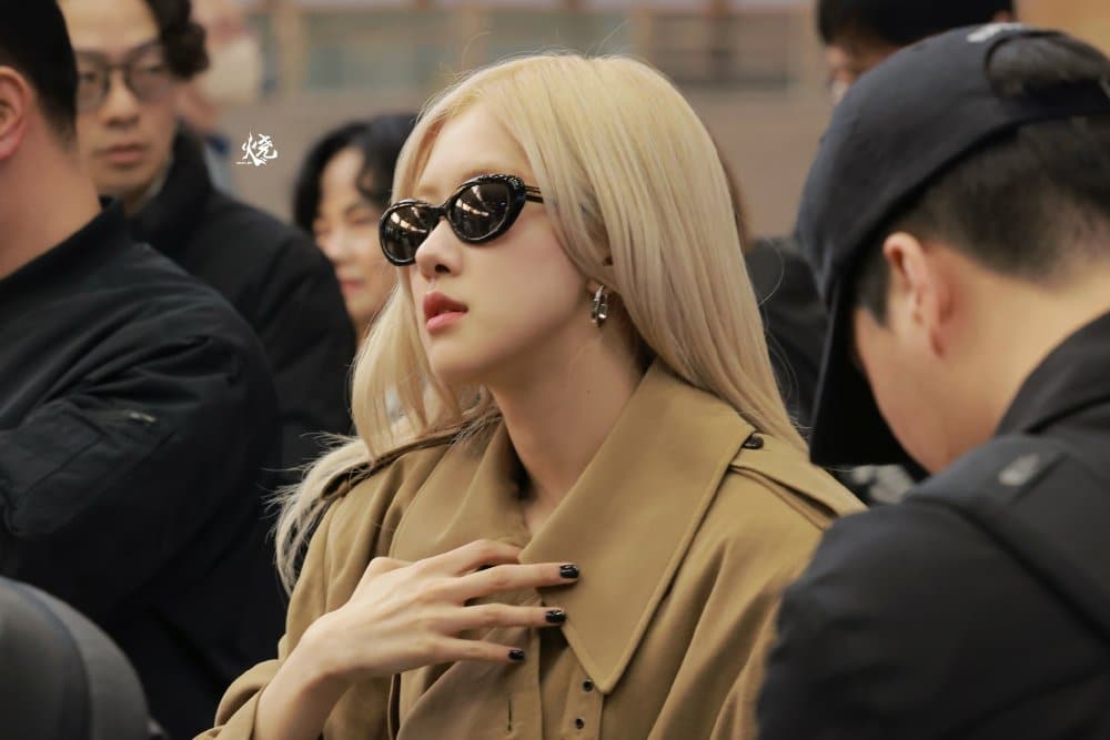 [Pann] «Она похожа на кинозвезду», — Розэ из BLACKPINK покорила нетизенов своим образом в аэропорту