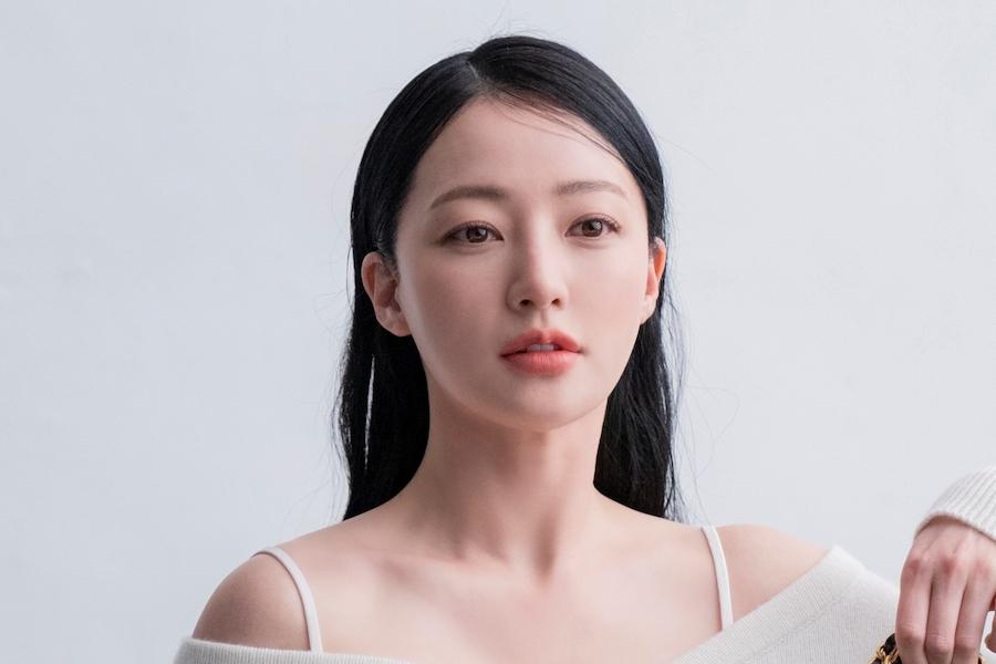 Агентство Сон Ха Юн отрицает слухи о том, что она была замешана в школьном буллинге + подтверждает, что актриса была переведена в другую школу в связи с насилием