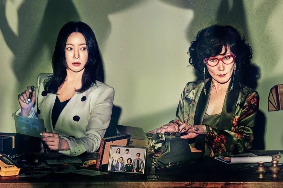 Ким Хи Сон и Ли Хе Ён попали в ловушку в новой черной комедии