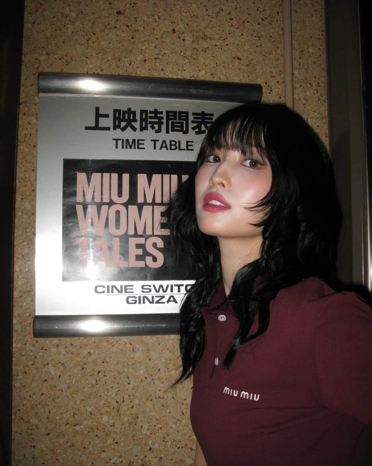 Момо из TWICE посетила кинопоказ Miu Miu в Японии, поразив фанатов своим телосложением