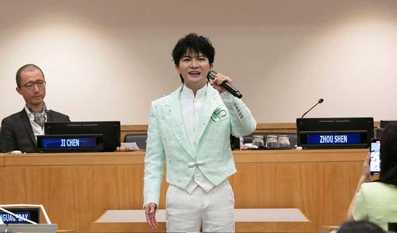 Чжоу Шэнь спел Оду миру в ООН