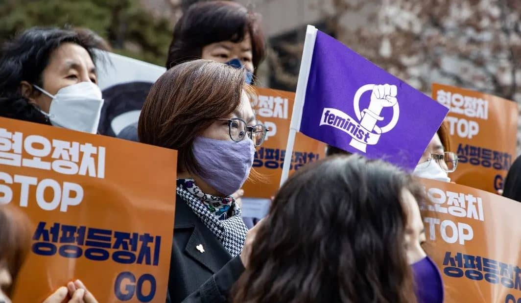 Феминистское движение 4В в Южной Корее обвиняют в низкой рождаемости в стране?