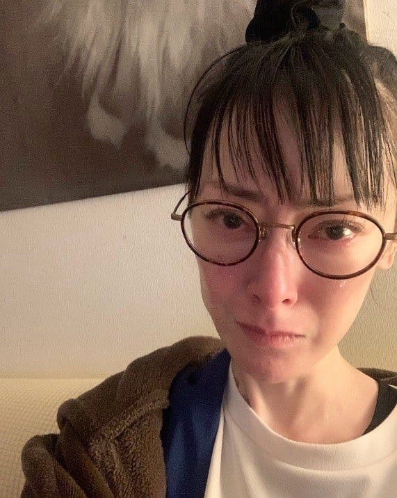 После семидневного романа, известная актриса опубликовала фото со слезами на глазах