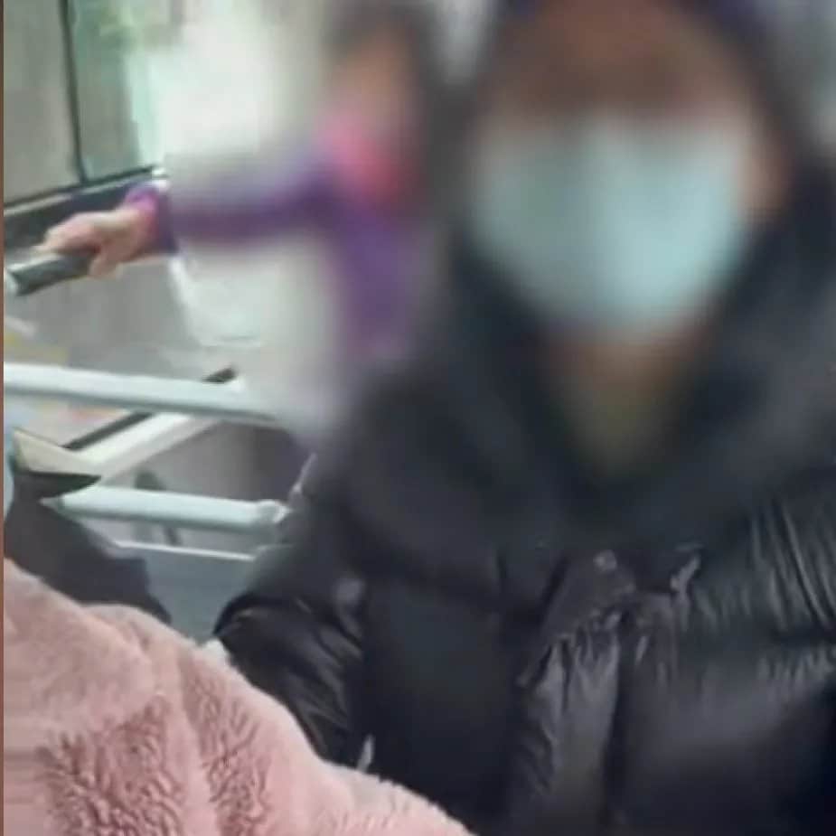 "Красавчик" из Пекина подвергся домогательствам и получил вирусную популярность