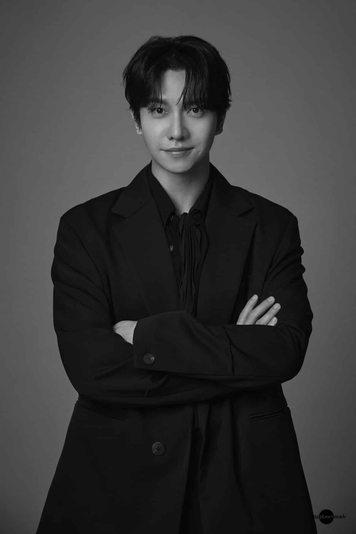 Ли Сын Ги представил новые фотографии профиля после подписания контракта с новым агентством