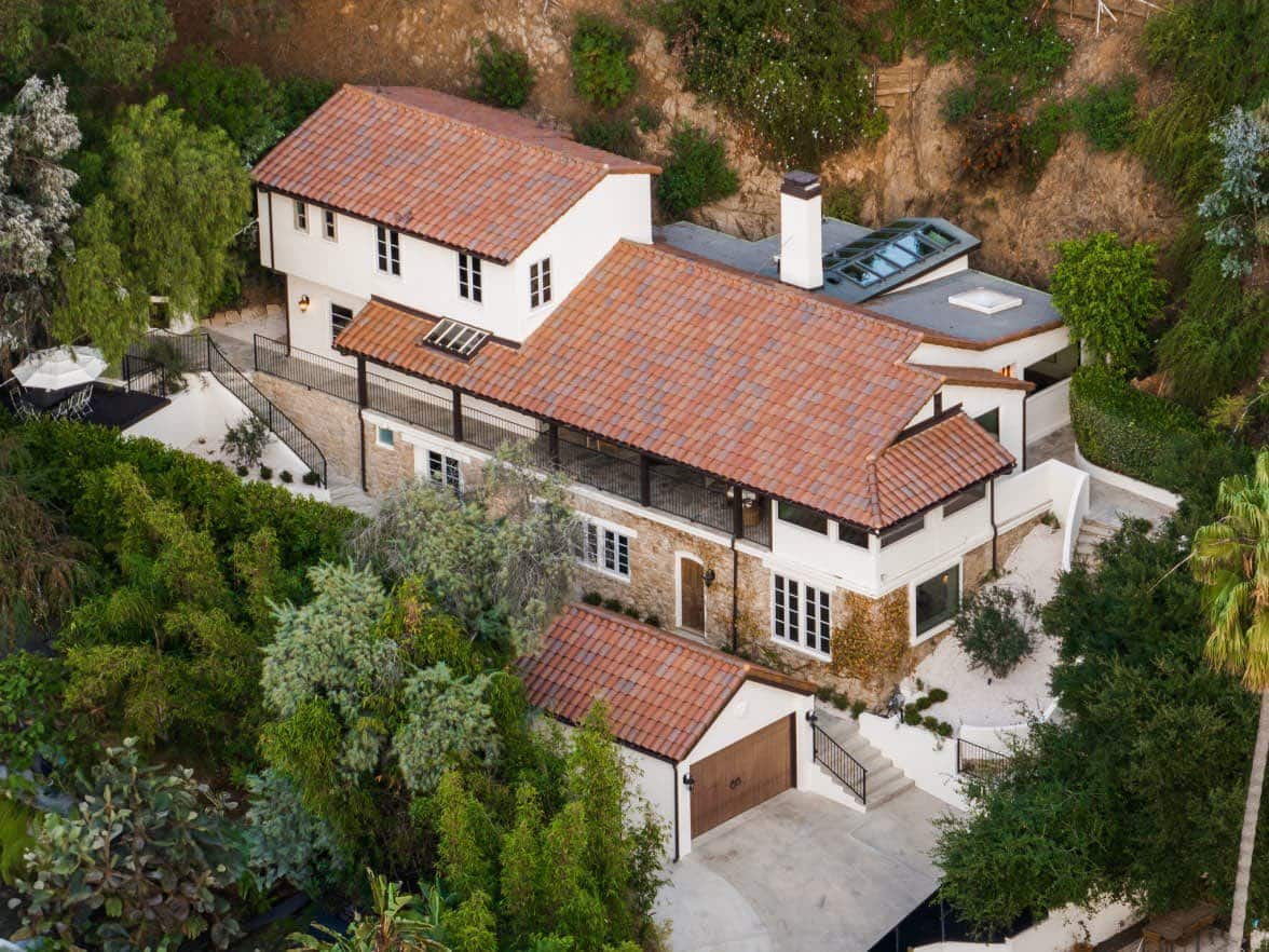 [theqoo] К-нетизены реагируют на новость о том, что Лиса из BLACKPINK приобрела дом в Беверли-Хиллз, Калифорния