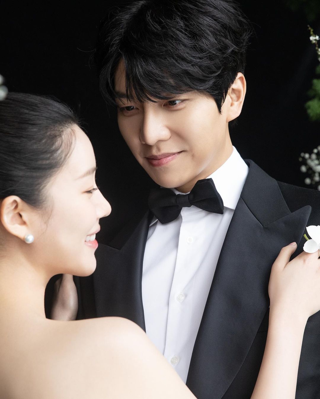 Ли Сын Ги и Ли Да Ин поделились красивыми фото в честь первой годовщины свадьбы