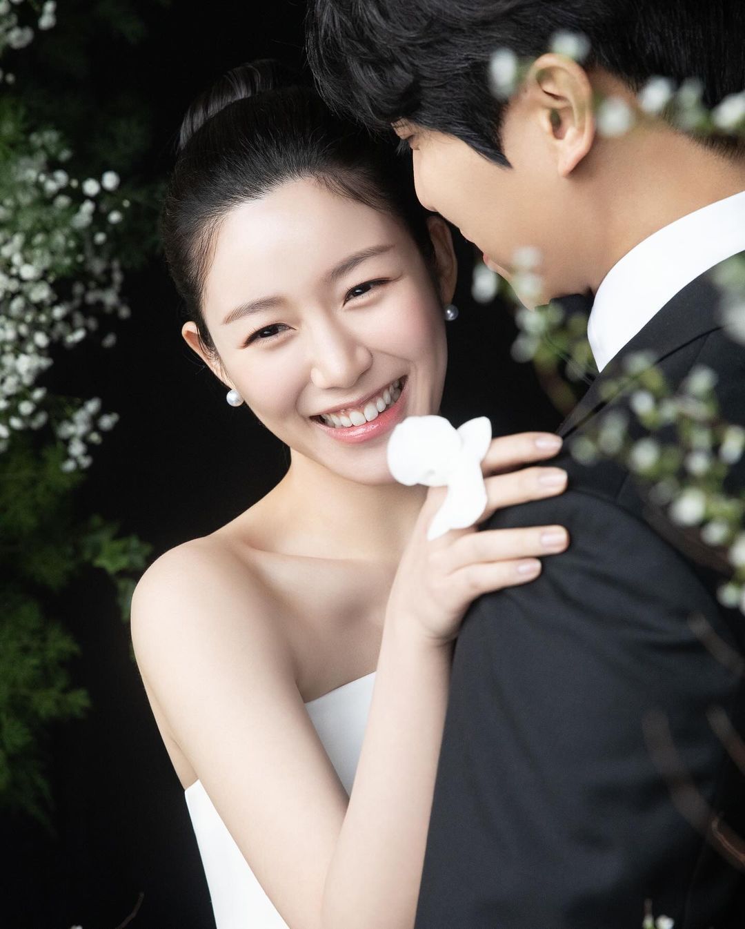 Ли Сын Ги и Ли Да Ин поделились красивыми фото в честь первой годовщины свадьбы