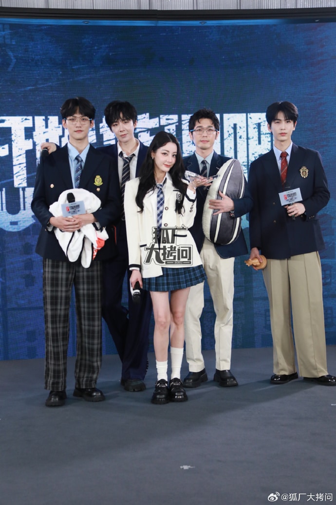 Дильраба, Лю Юй Нин, Чжан Лин Хэ, Бай Юй и другие в школьной форме для промо второго сезона шоу The Truth 