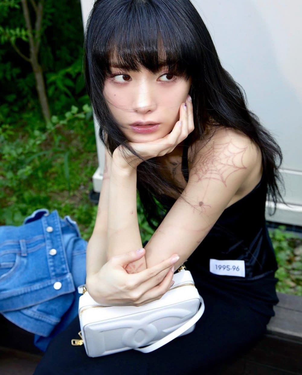 Последние фотографии Наны раскрывают статус удаления её татуировок