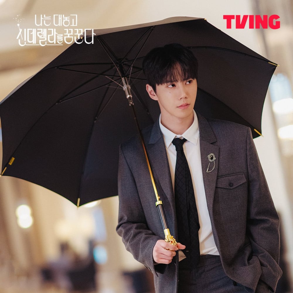 [DISQUS] Ли Джун Ён заинтриговал нетизенов ролью наследника чеболя, который ходит с зонтом в помещении