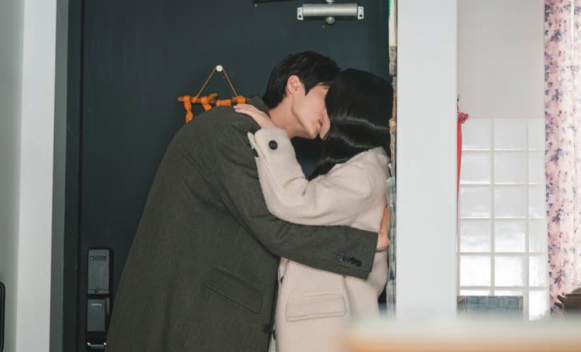 [DISQUS] Сцена поцелуя Пён У Сока и Ким Хе Юн в дораме «Хватай Сон Джэ и беги» получила позитивные отзывы фанатов