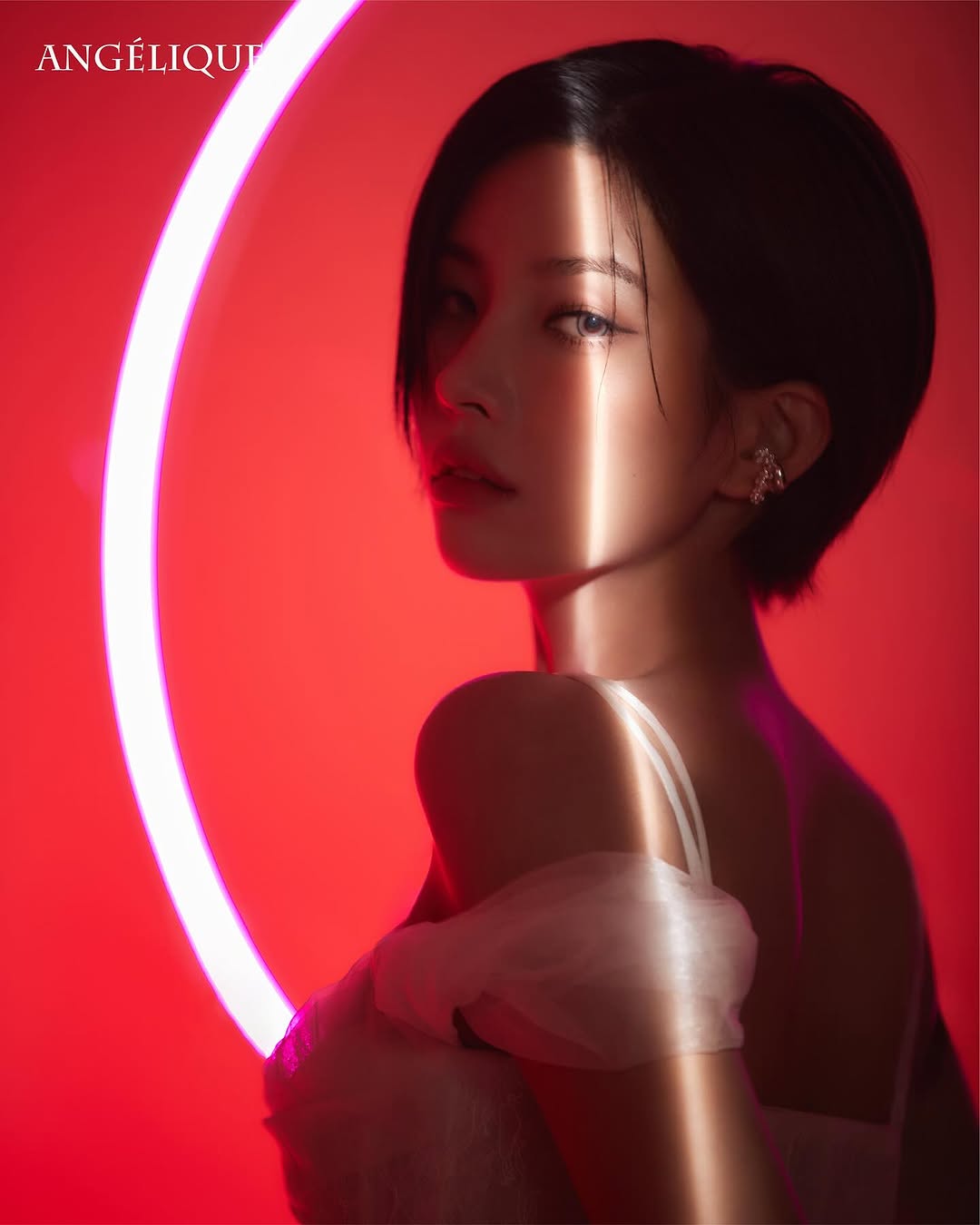 Соён из (G)I-DLE завораживает потрясающей многослойной стрижкой боб в новой фотосессии