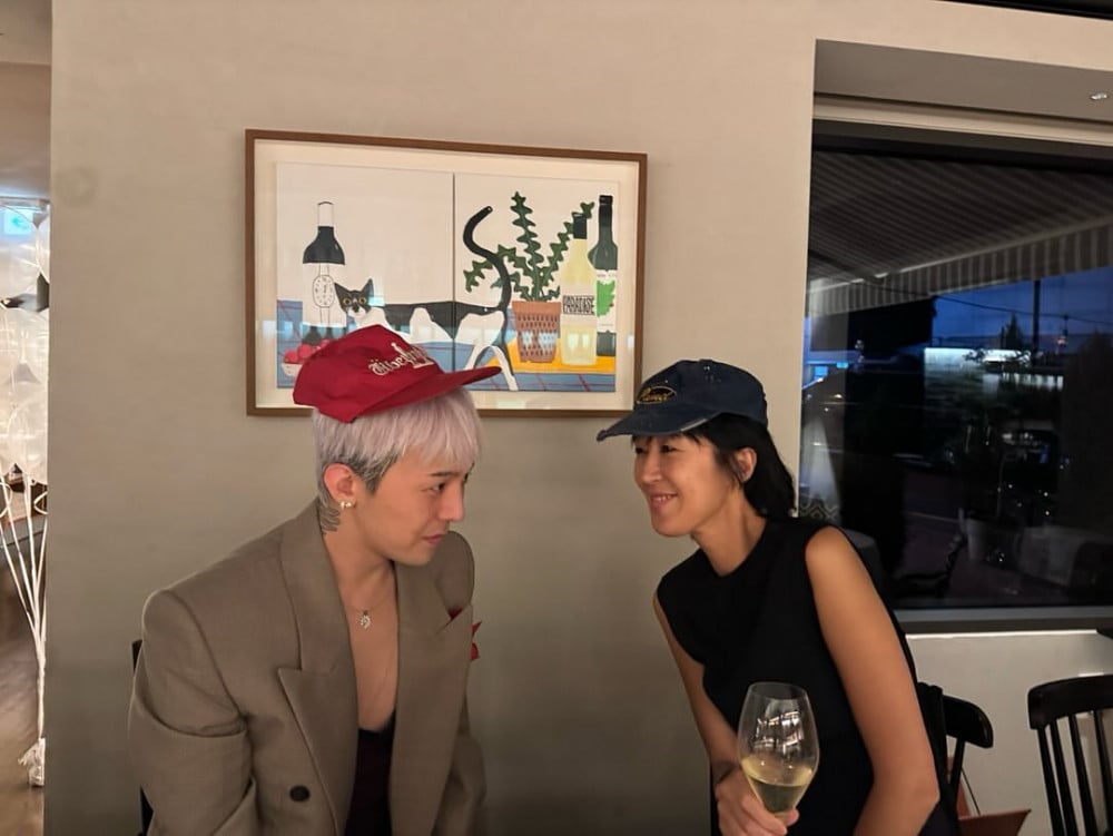 Хон Джин Гён делится фото с дня рождения G-Dragon, на котором были Seventeen, Чон Хэ Ин, Dex и Чо Се Хо