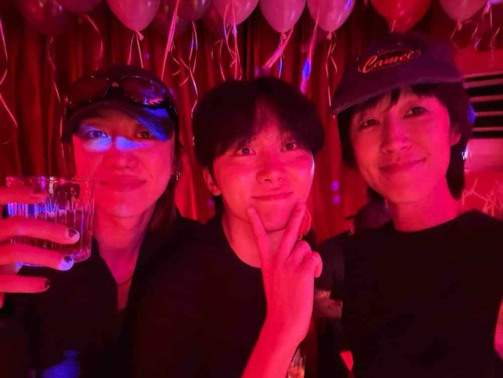 Хон Джин Гён делится фото с дня рождения G-Dragon, на котором были Seventeen, Чон Хэ Ин, Dex и Чо Се Хо