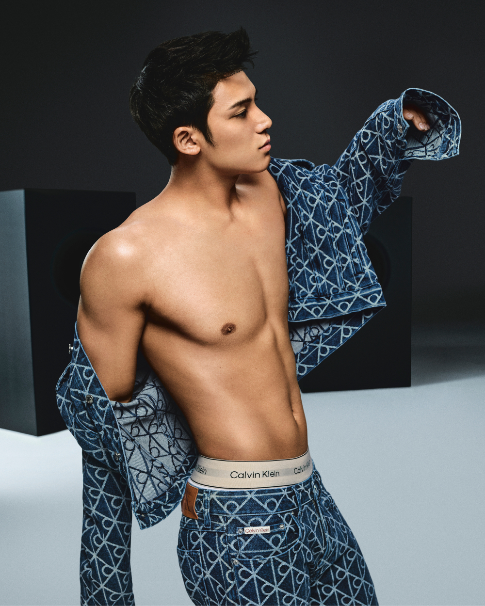 Мингю из SEVENTEEN и Calvin Klein: горячая осень 2025 в новой кампании бренда